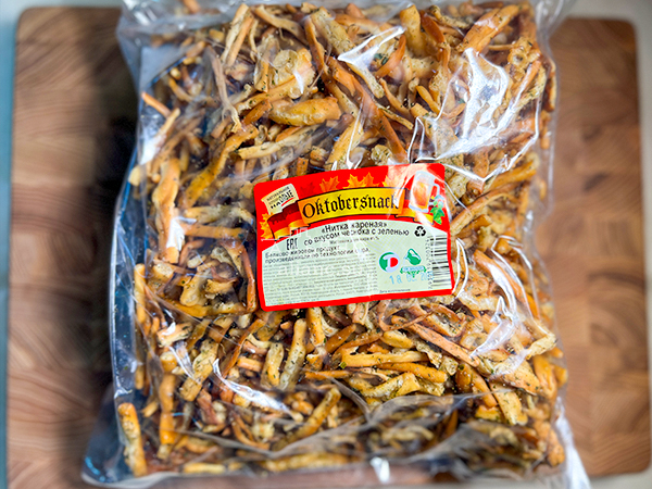 Нитка ЖАРЕНАЯ "Чеснок с зеленью" Oktobersnack 1 кг (сырный продукт) в Пятигорске