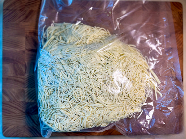 Сырный продукт ФЕРМЕРСКИЙ паутинка  укроп/чеснок в Пятигорске